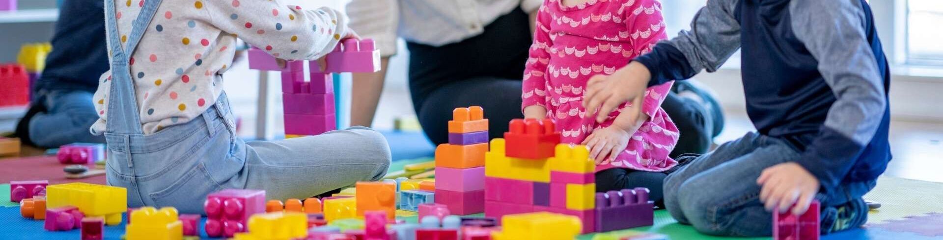 Fiche m&eacute;tier auxiliaire de pu&eacute;riculture : missions, salaire et dipl&ocirc;me